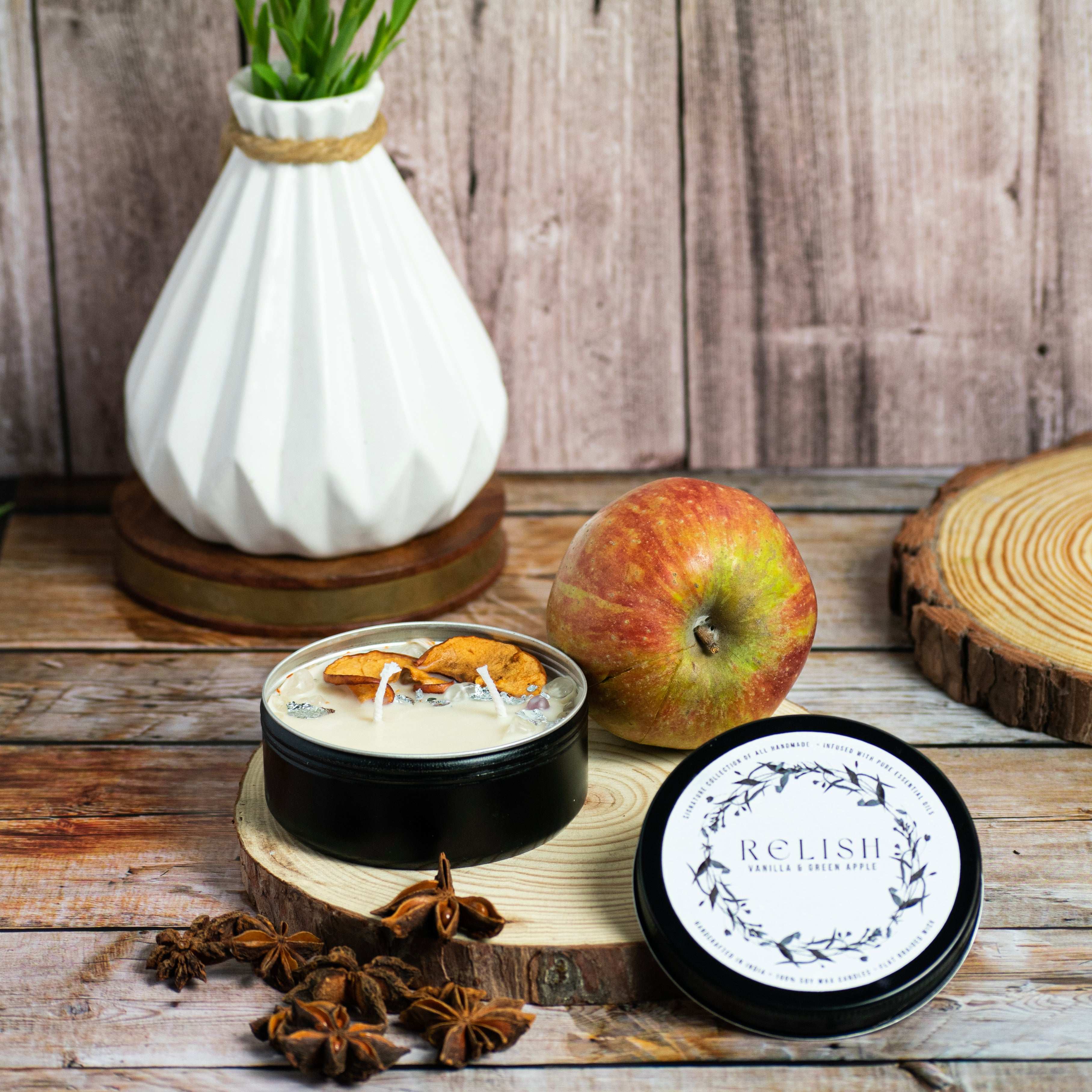 Relish : Handcrafted Soy Wax Apple Vanilla Candle Main image